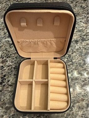 Compact Travel Jewelry Organizer Case with Multiple Compartments